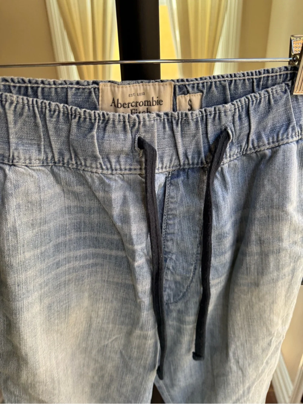 Abercrombie & Fitch Light Blue Men's Jogger Jeans Size Small Pull String Elastic